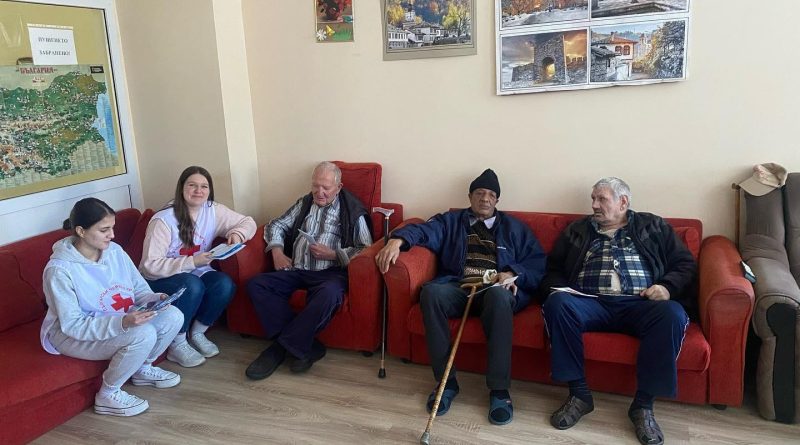 Посланици на добротата от СУ „Васил Левски“ – гр. Крумовград  посетиха Дом за стари хора